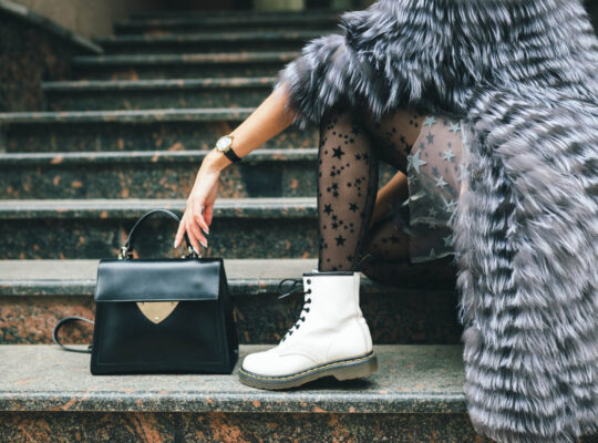 Elegant Women’s Designer Handbags – Up to 50% Off!